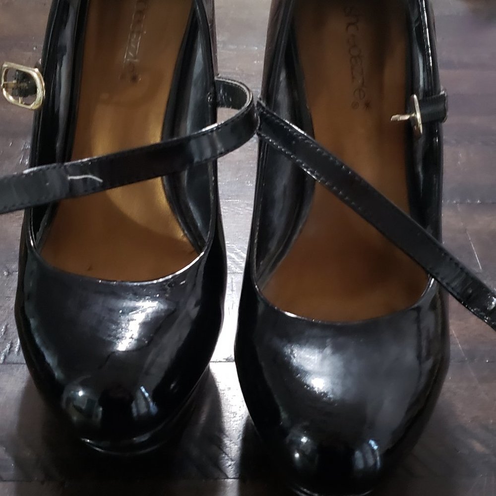 Classic black platform heel